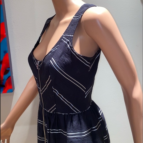 *GUESS* Dress - Picture 3 of 7